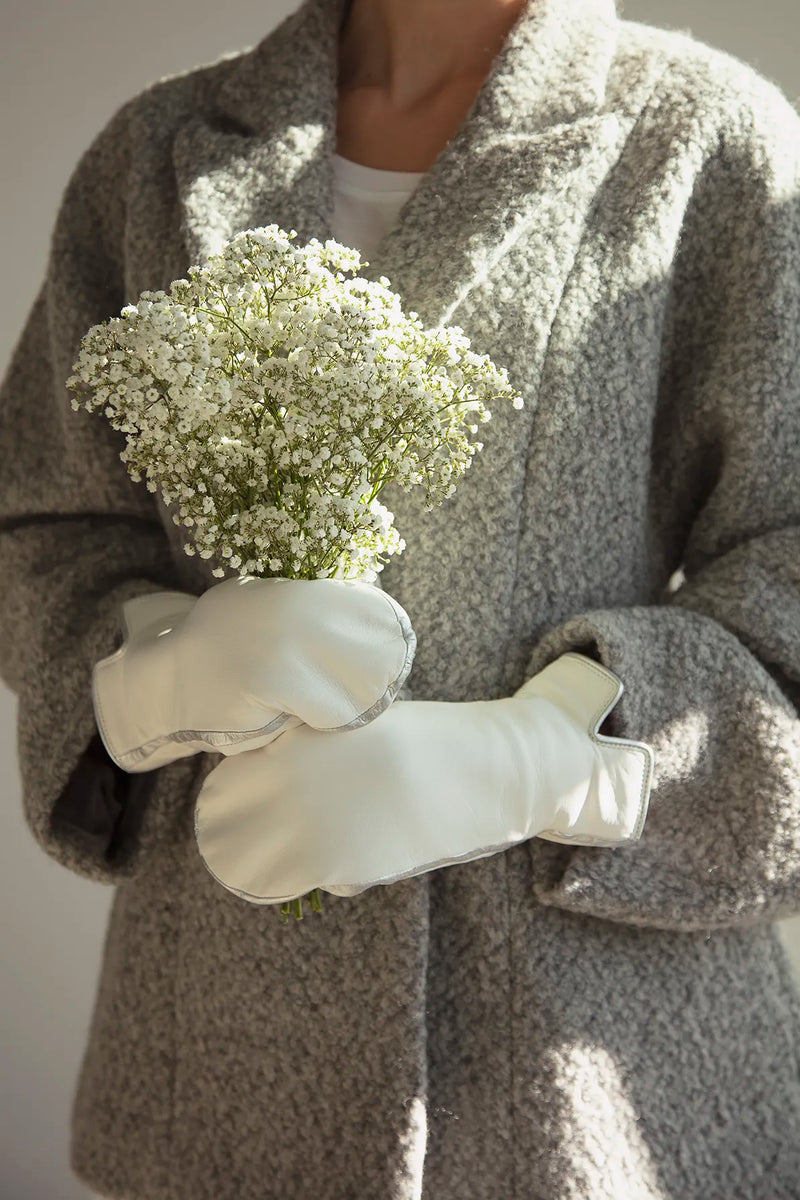 Statement Mittens White