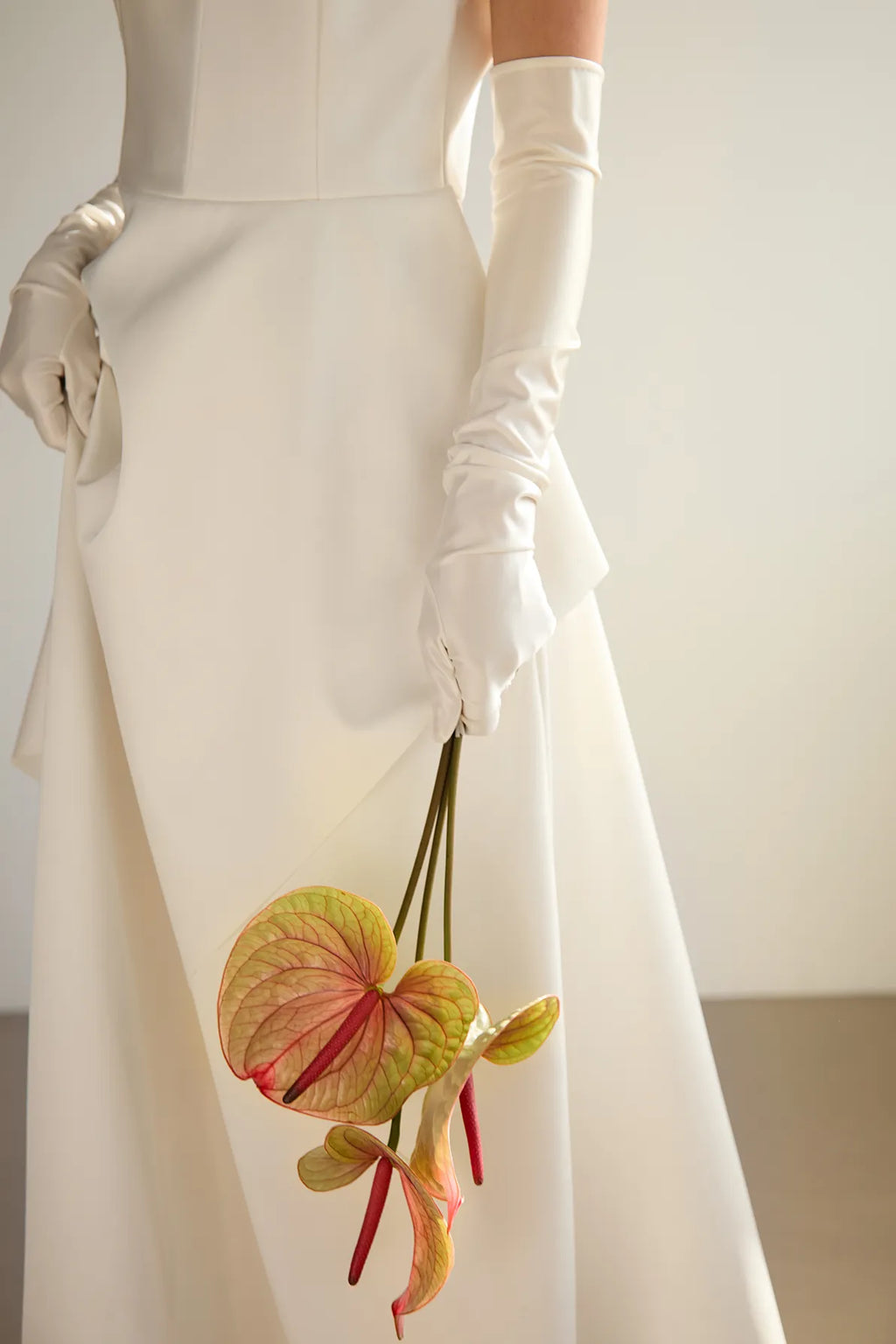 satin wedding dress with gloves Extra Long White SHERRI HILL Prom gowns SIze:L / 8 Buy now vestidos para 15 años